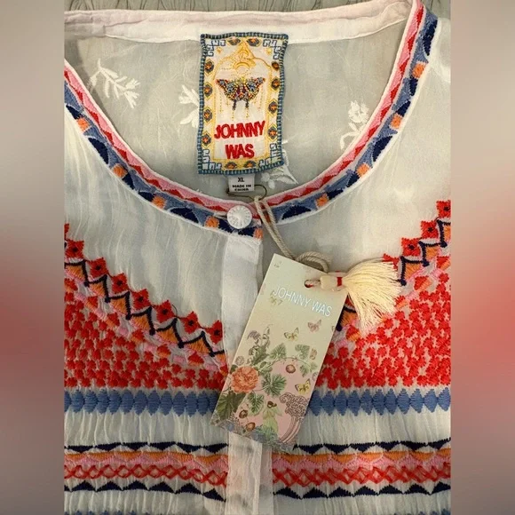 Johnny Was NWT
THE AUDREY MANDARIN COLLAR SHIRT, MAURA
- WHITE, XL - Picture 7 of 13